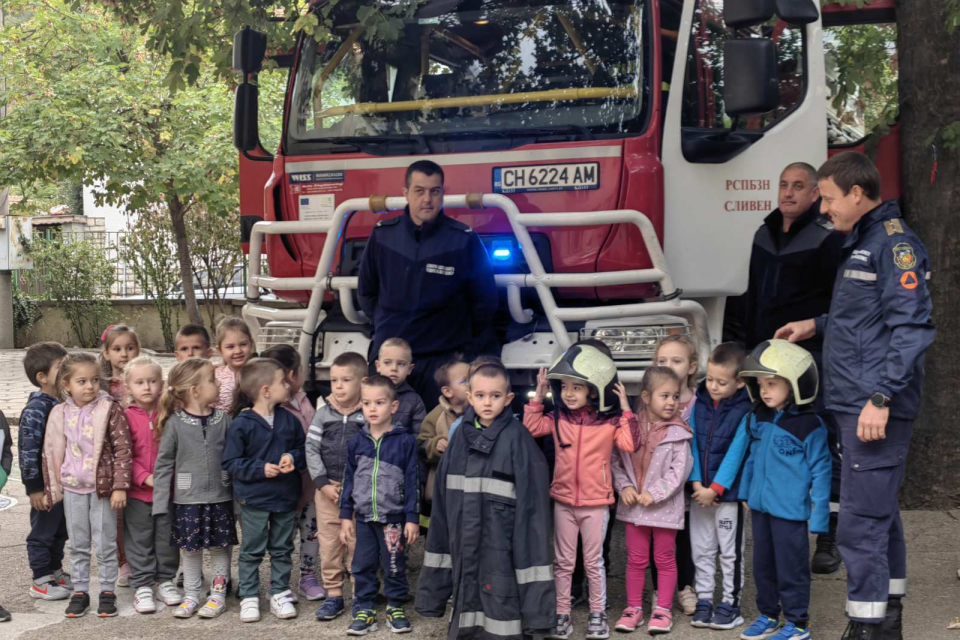 
Община Сливен и Районна служба „Пожарна безопасност и защита на населението“ продължават една от превантивните акции през годината, свързана с намаляване...